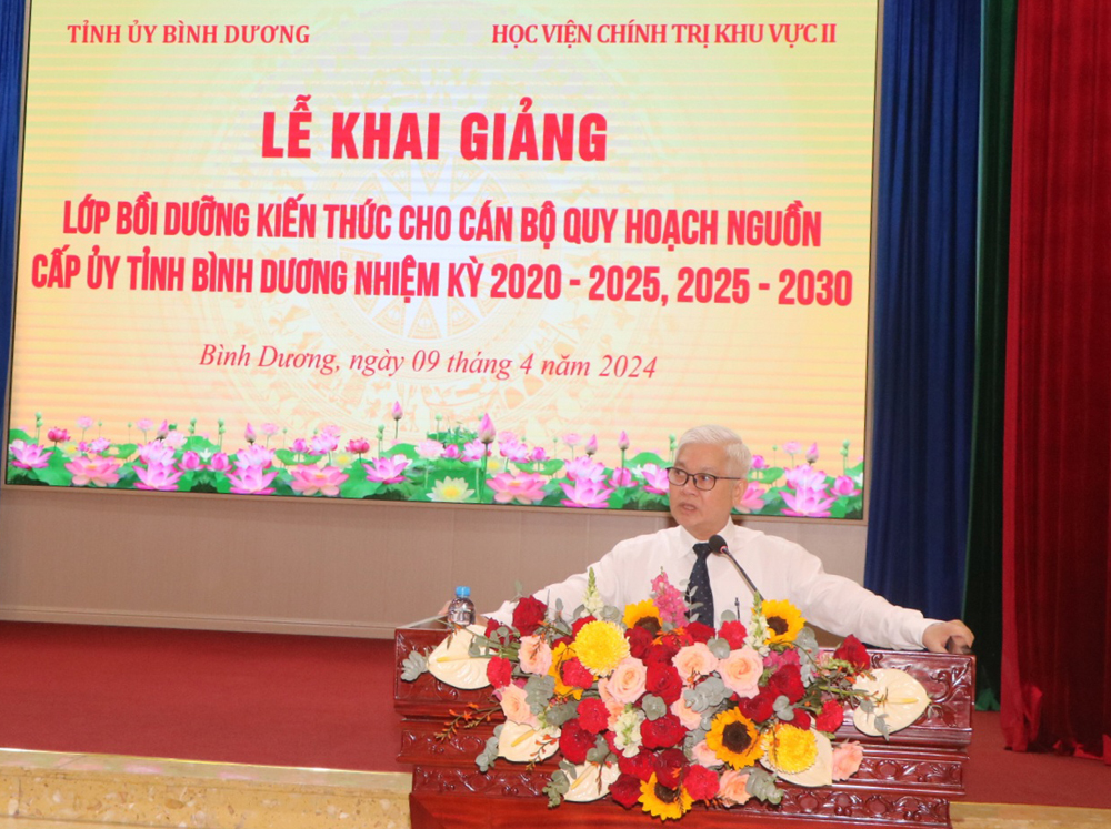 Bí thư Tỉnh ủy Nguyễn Văn Lợi phát biểu chỉ đạo tại lễ khai giảng.